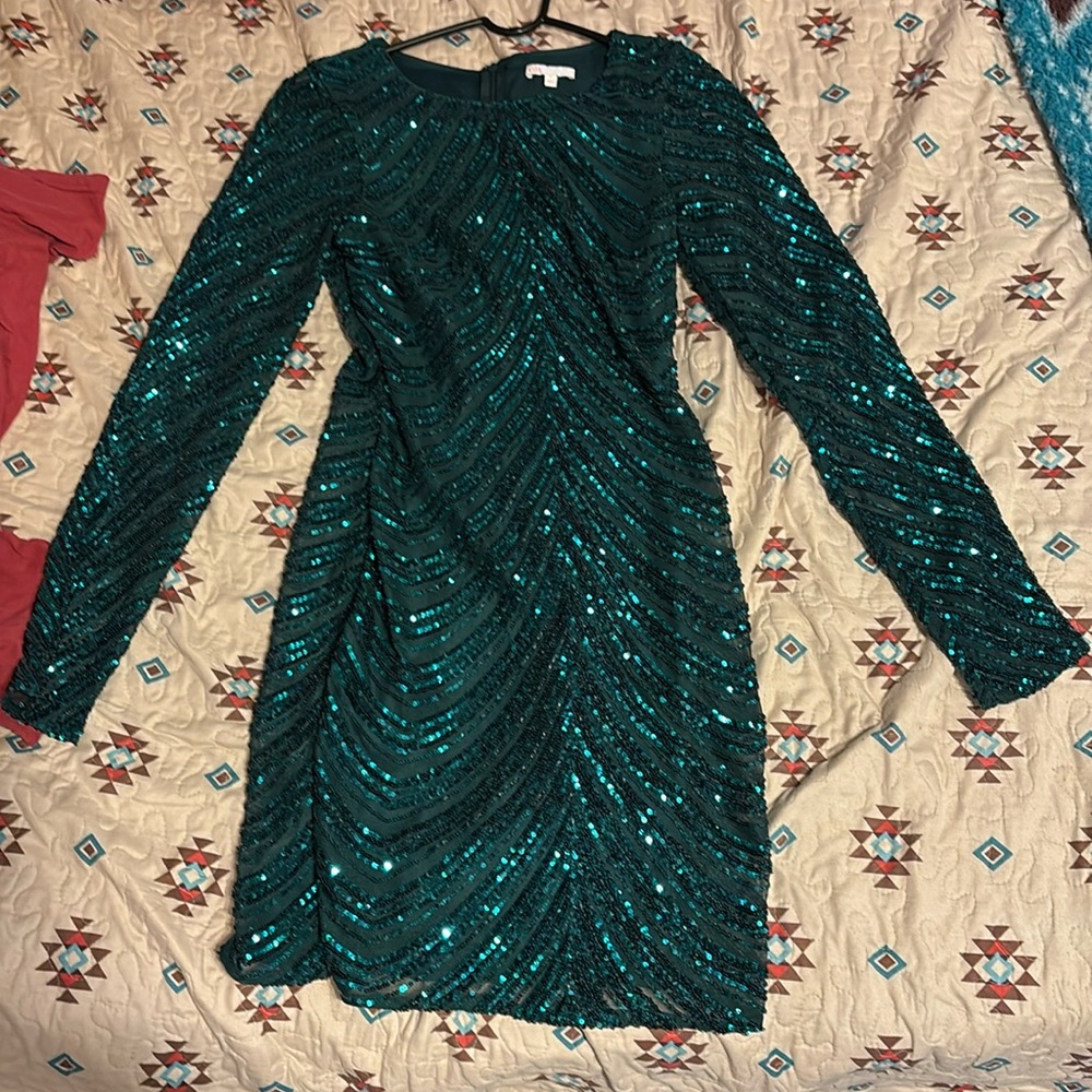 It’s a good looking dress very comfortable